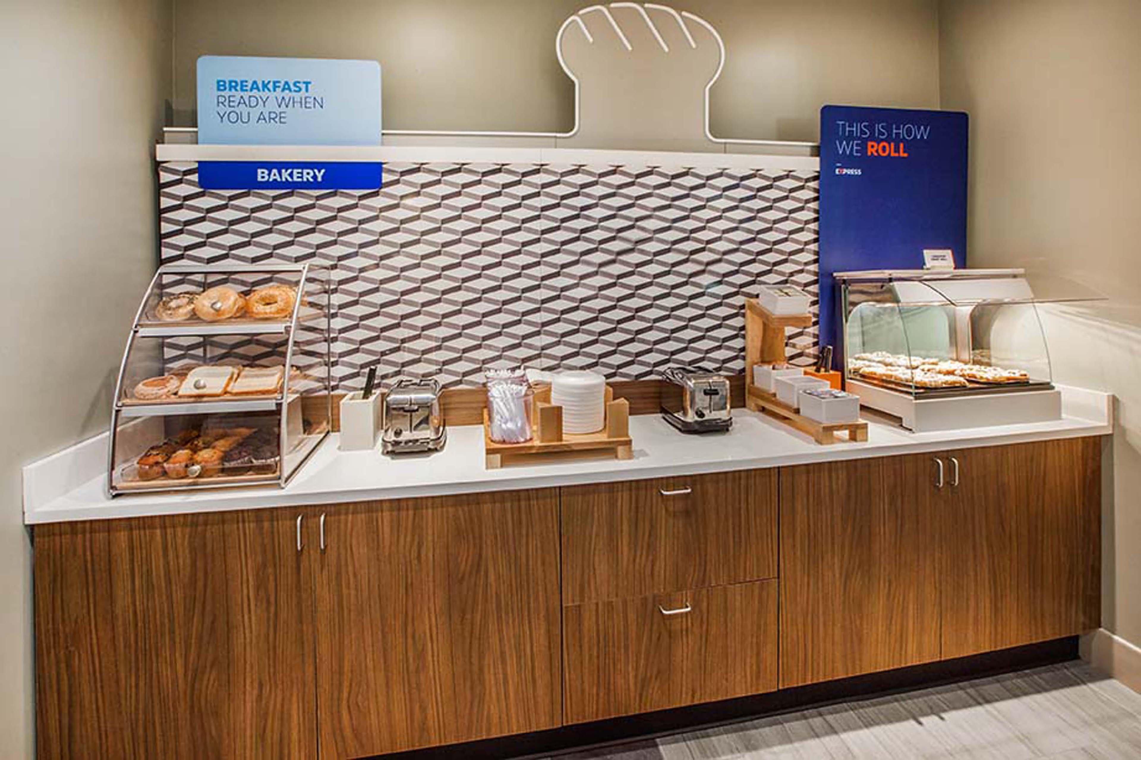 Holiday Inn Express Florence Northeast By Ihg Экстерьер фото